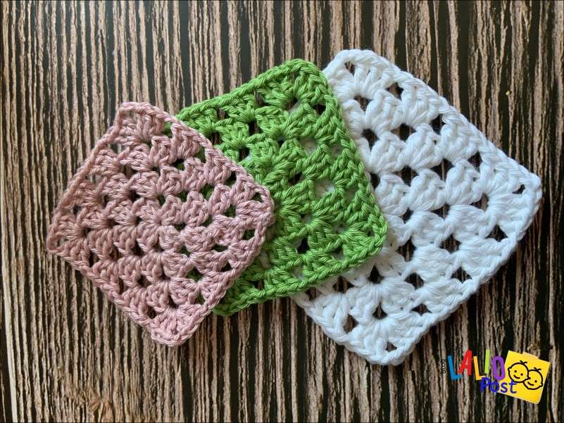 Granny Square clásico en crochet con grupos de puntos altos, modelo tradicional